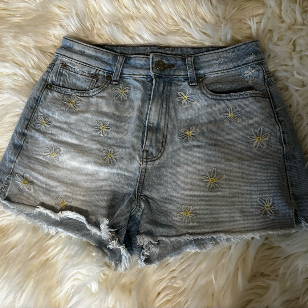 Flower embroidered shorts